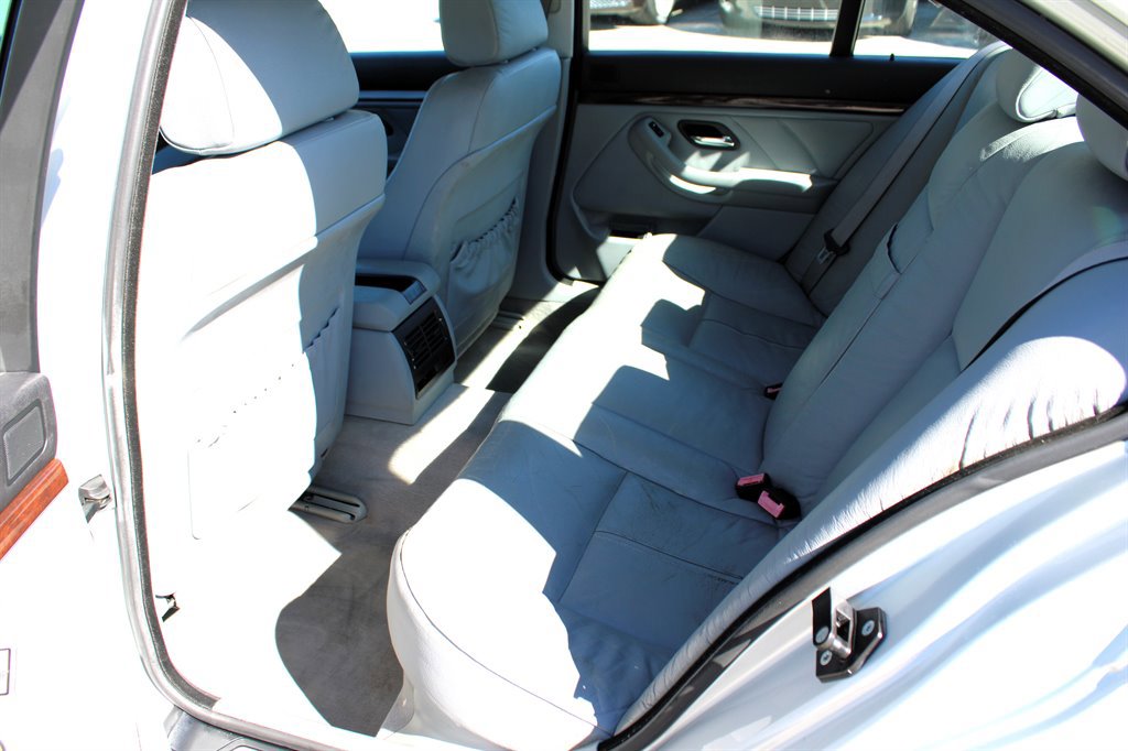 2000 BMW 540i Sedan