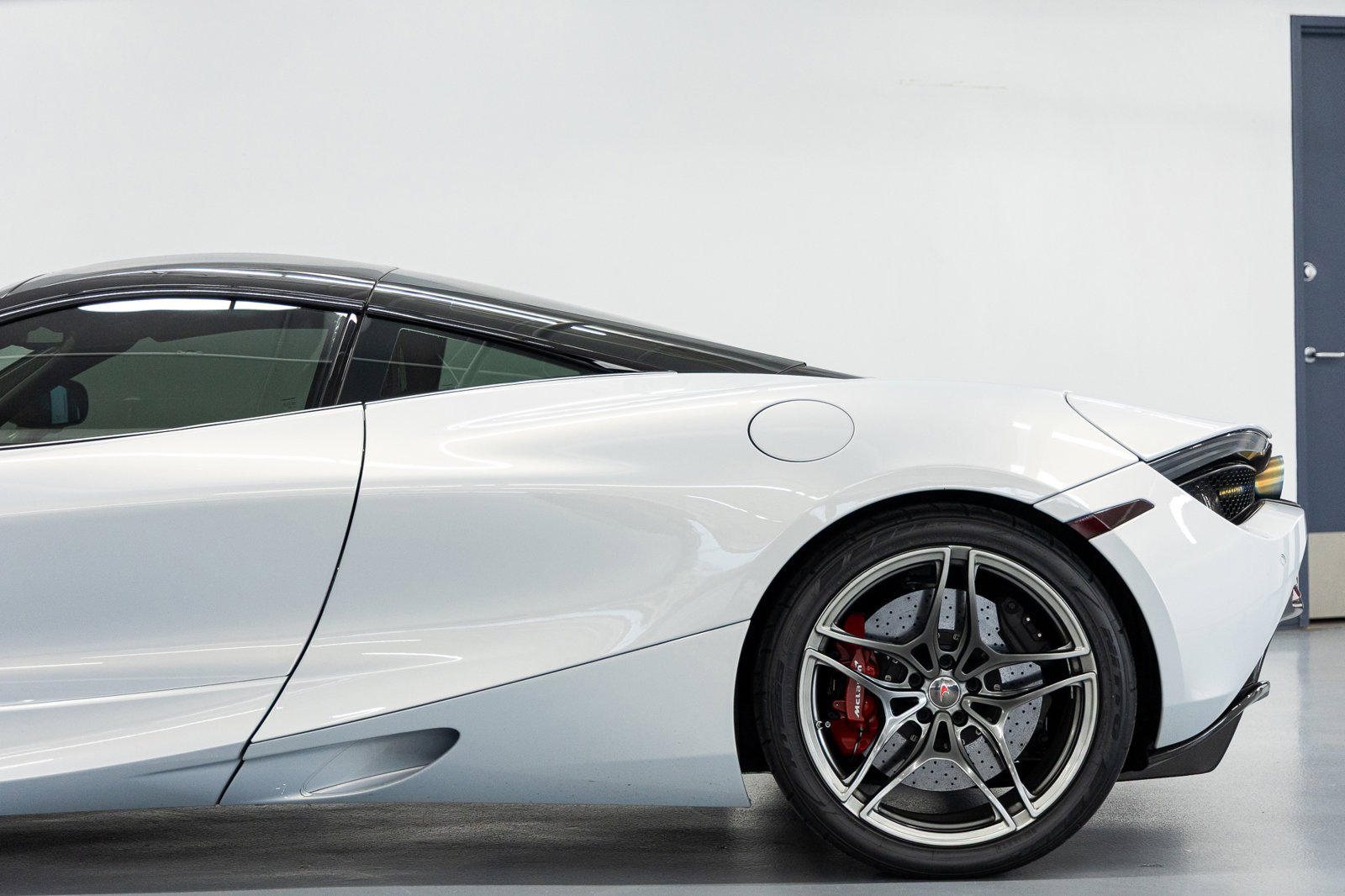 Used 2018 McLaren 720S photo 19