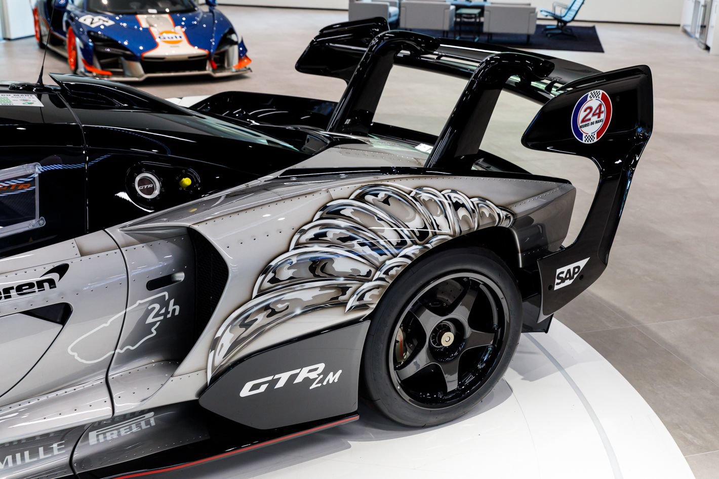 Used 2020 McLaren Senna photo 34