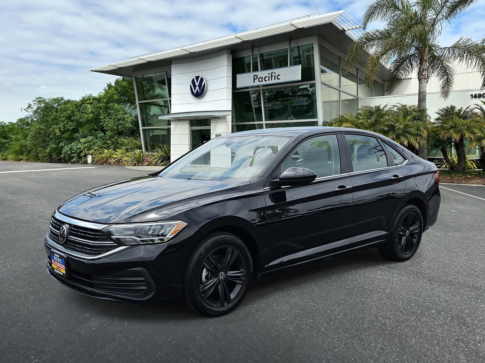 Certified 2024 Volkswagen Jetta SE w/ Black Wheel Package