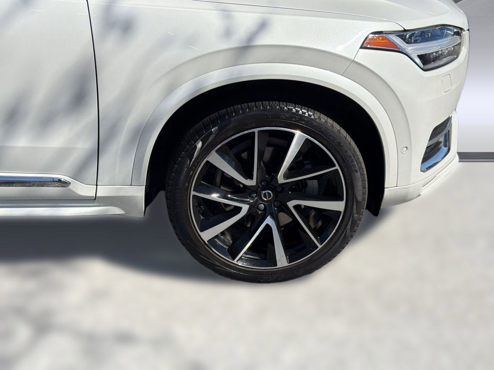 2023 Volvo Xc90 B6 Plus