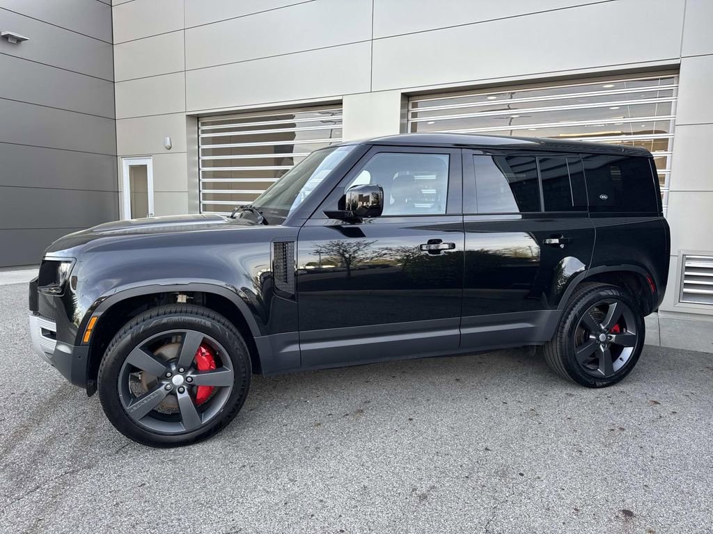 2024 Land Rover Defender 110 SE