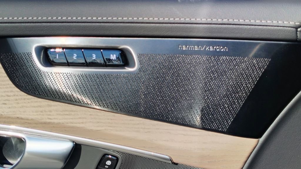 2026 Volvo Xc90 B6 Plus