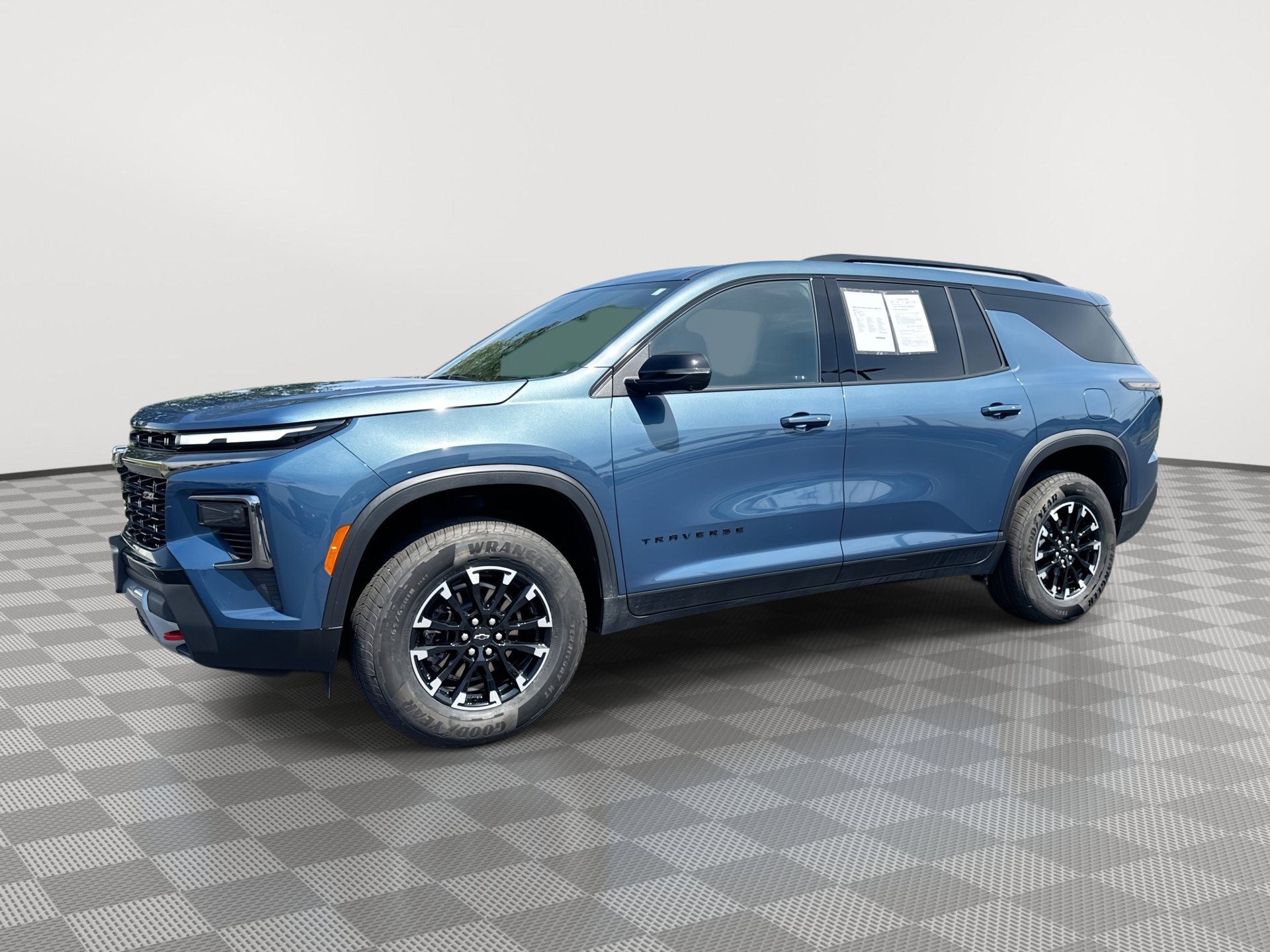 Used 2025 Chevrolet Traverse Z71 w/ Driver Confidence Package