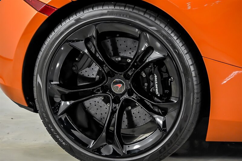 Used 2018 McLaren 720S Performance photo 18