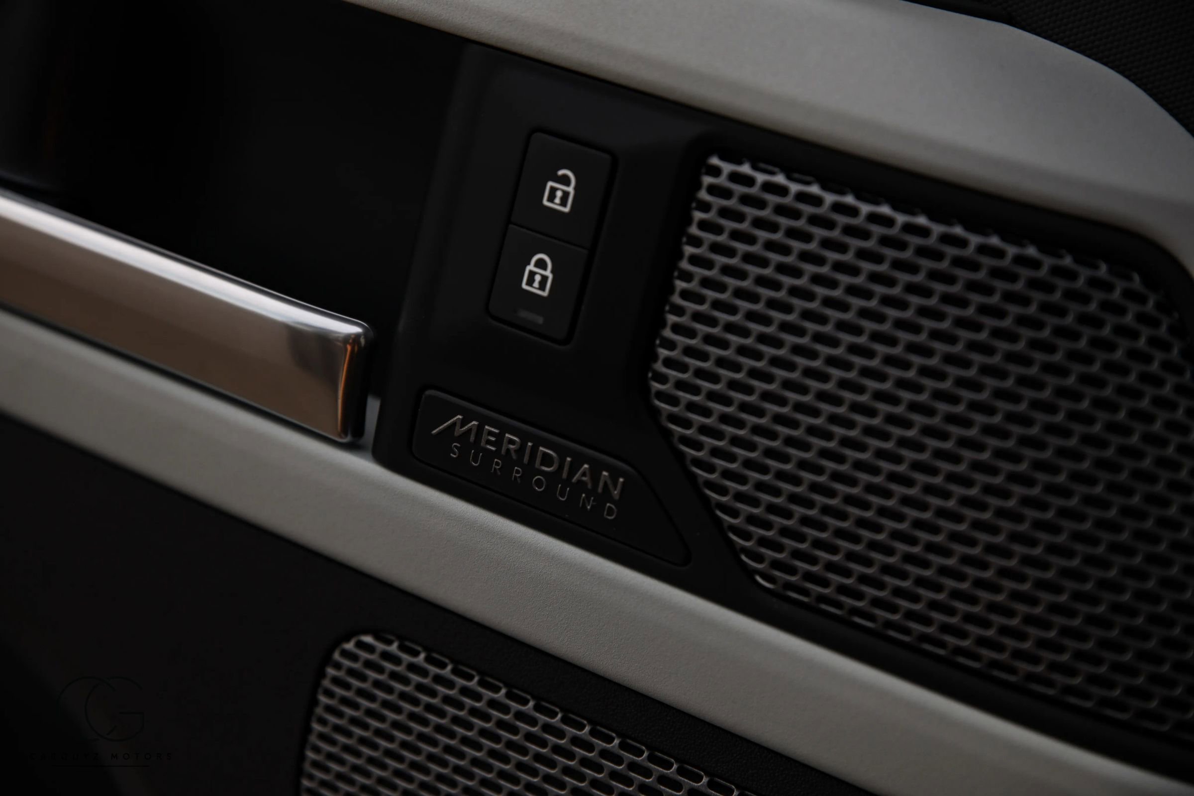 2022 Land Rover Defender 110 SE