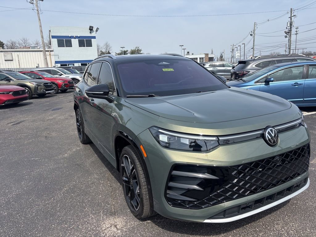 Used 2025 Volkswagen Tiguan SEL R-Line
