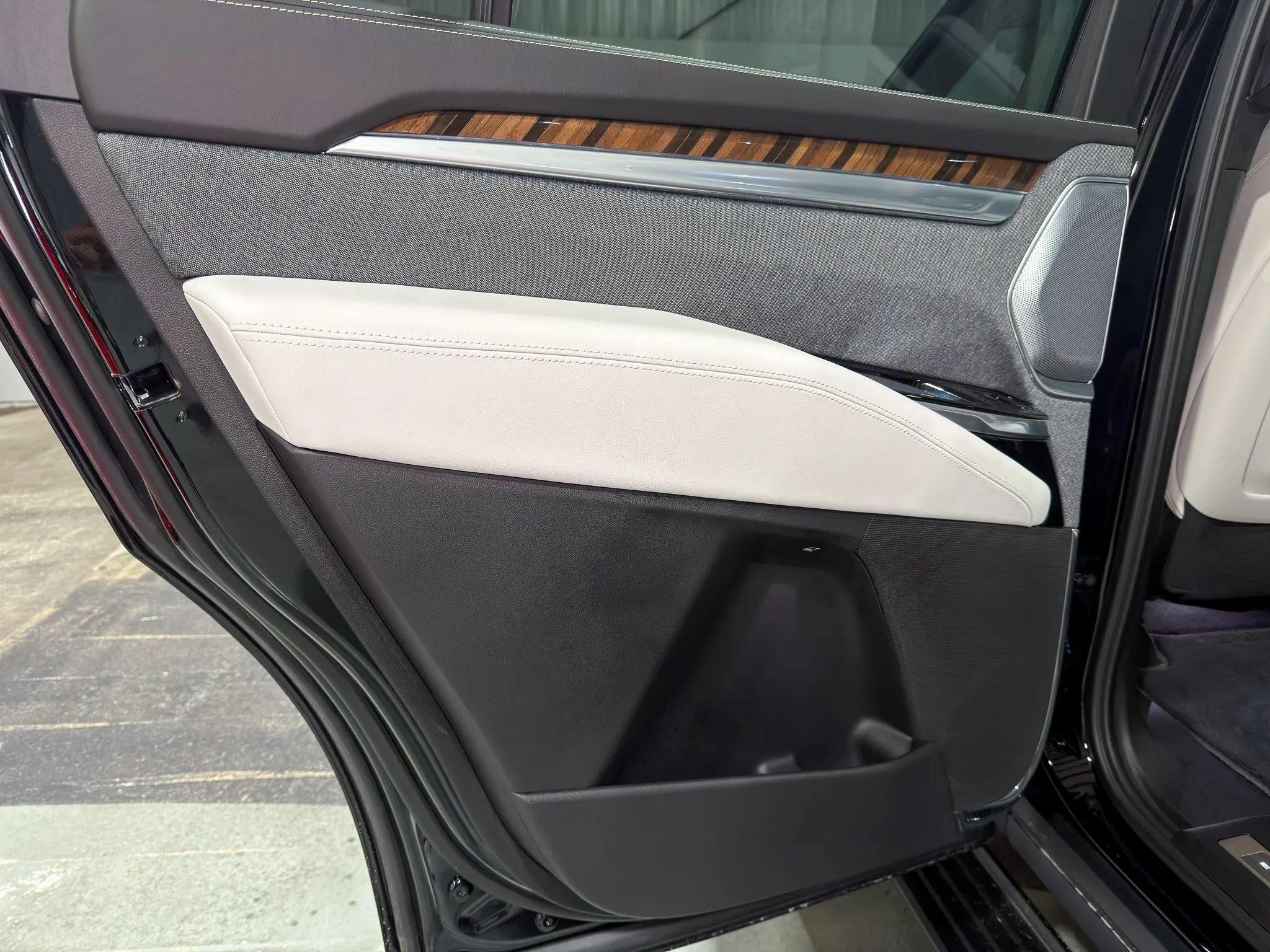 2026 Cadillac Escalade Platinum Sport - Photo 14