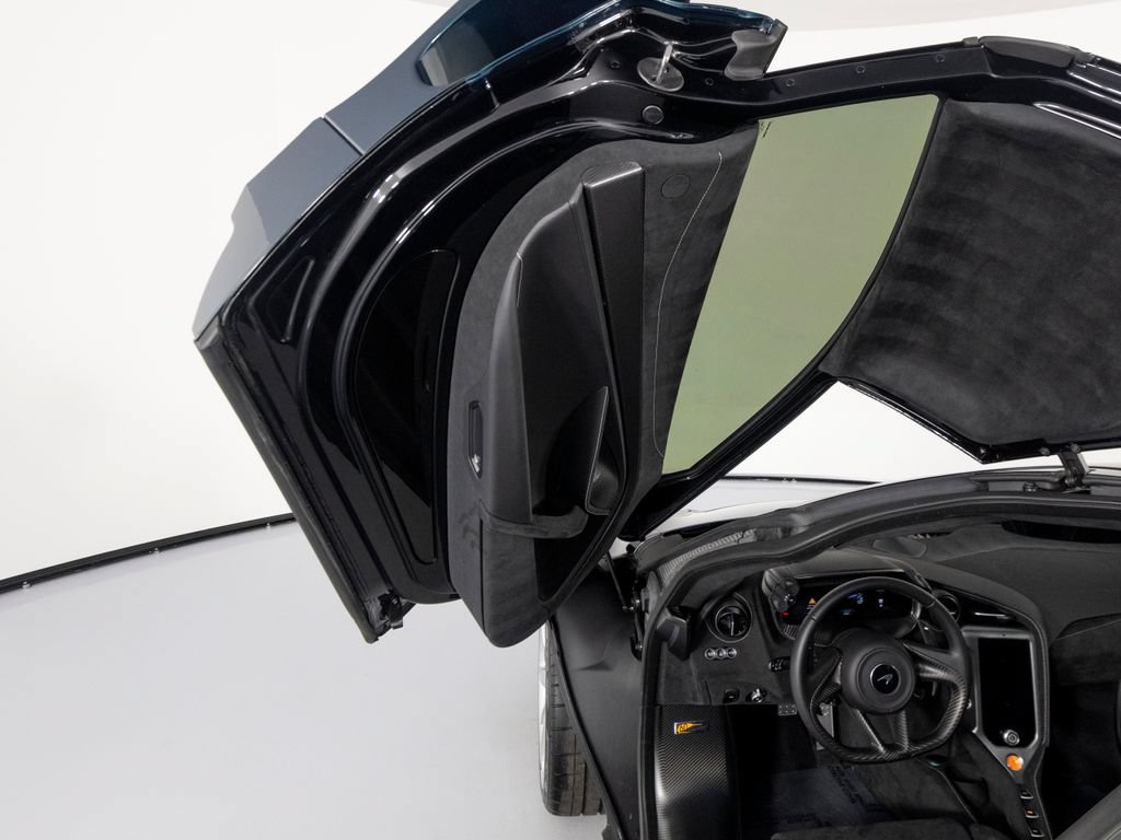 Used 2025 McLaren 750S photo 10
