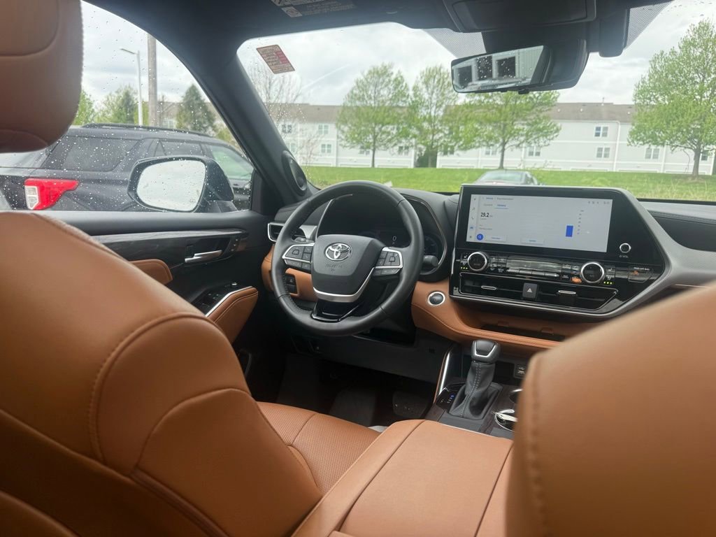 2025 Toyota Highlander Platinum