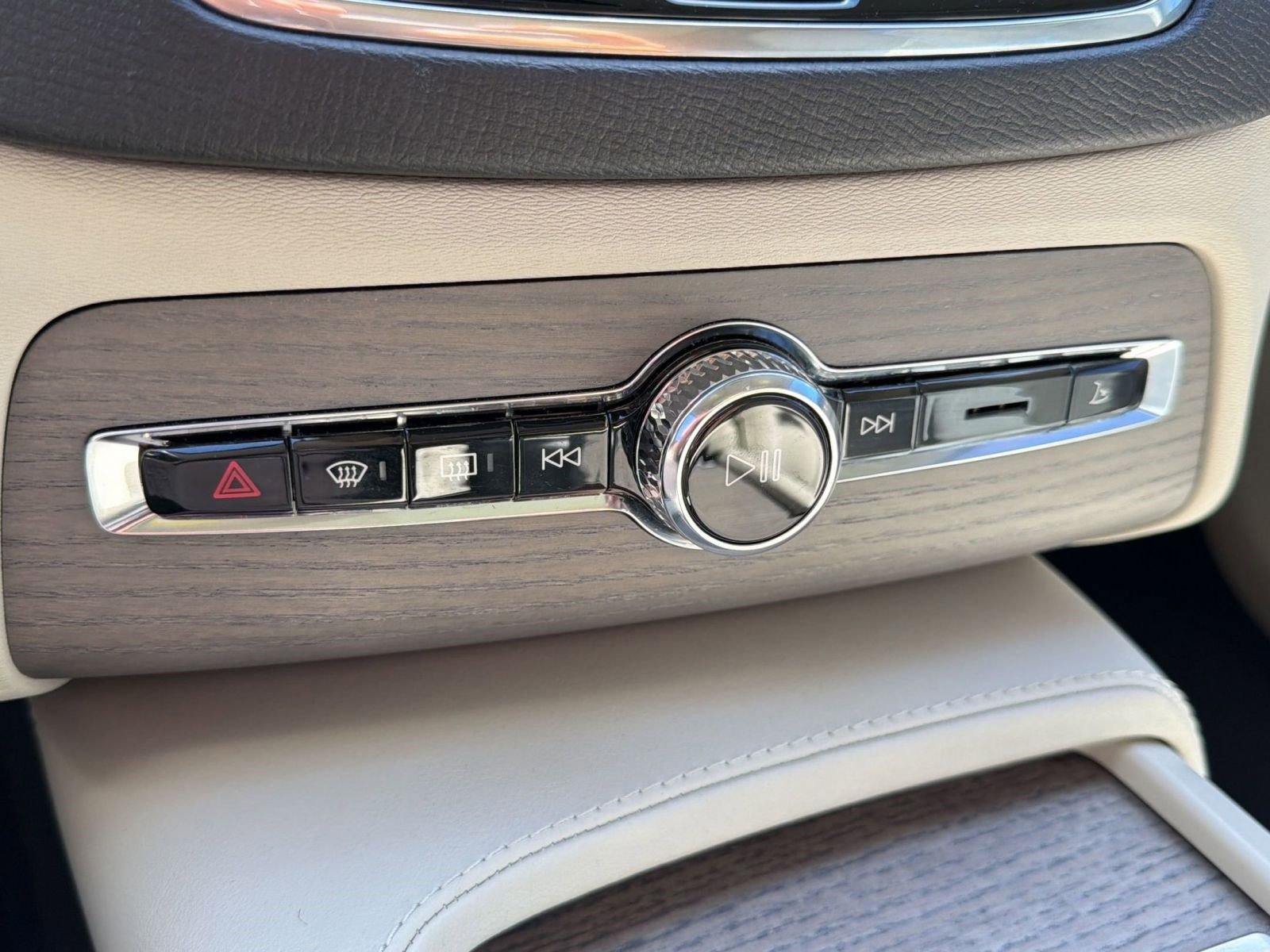 2023 Volvo Xc90 B6 Plus