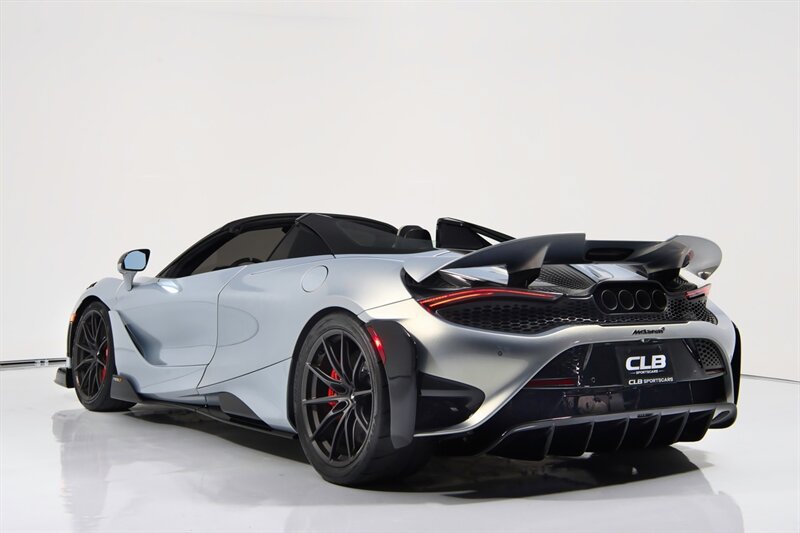 Used 2022 McLaren 765LT photo 11