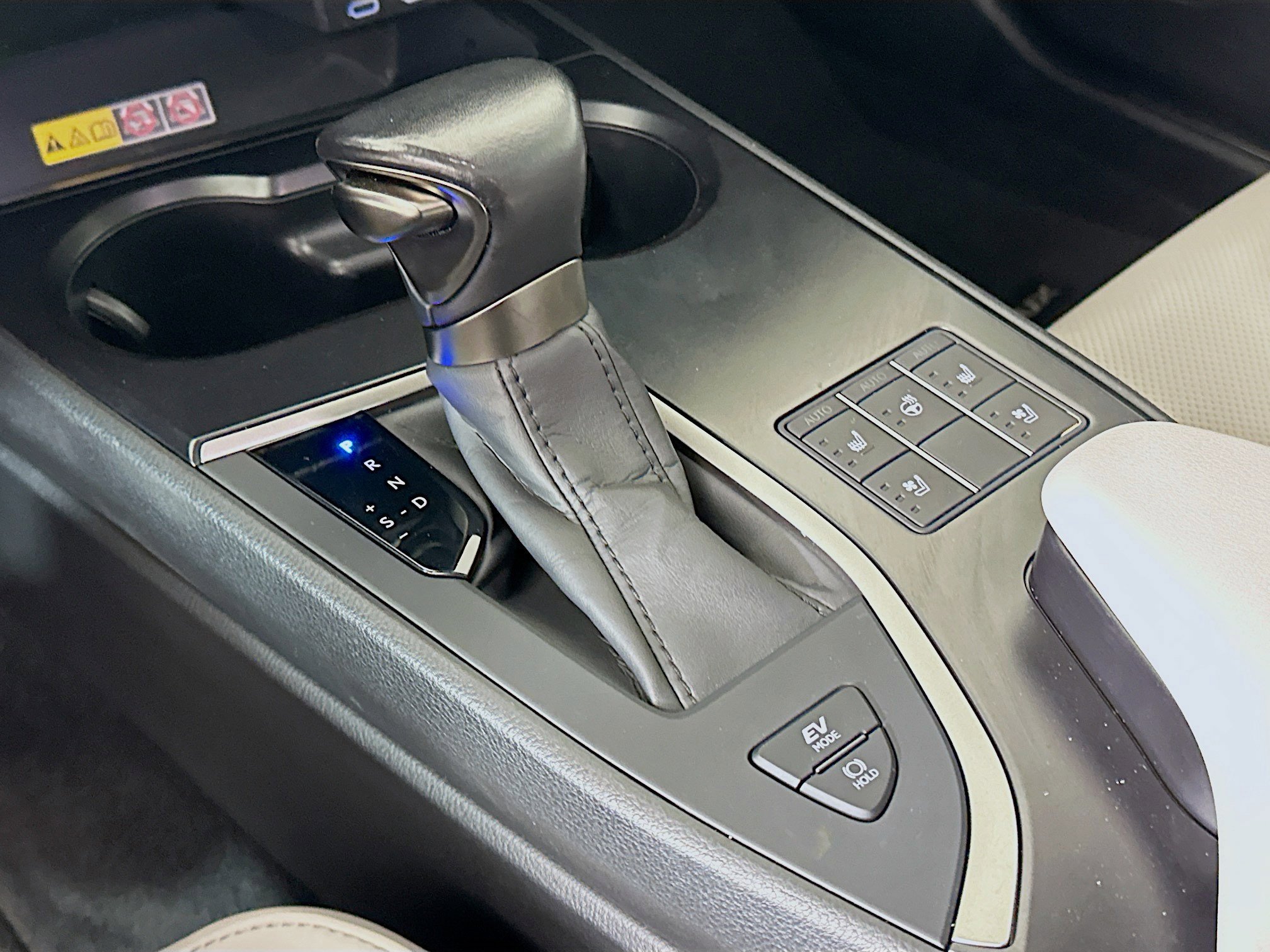 2024 Lexus UX 250h F Sport