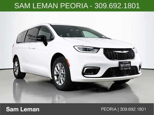 New 2026 Chrysler Pacifica Select