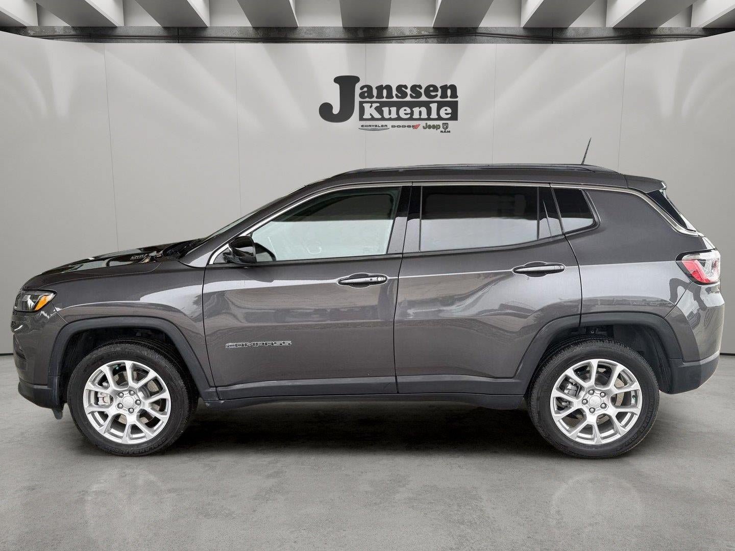 Used 2024 Jeep Compass Latitude