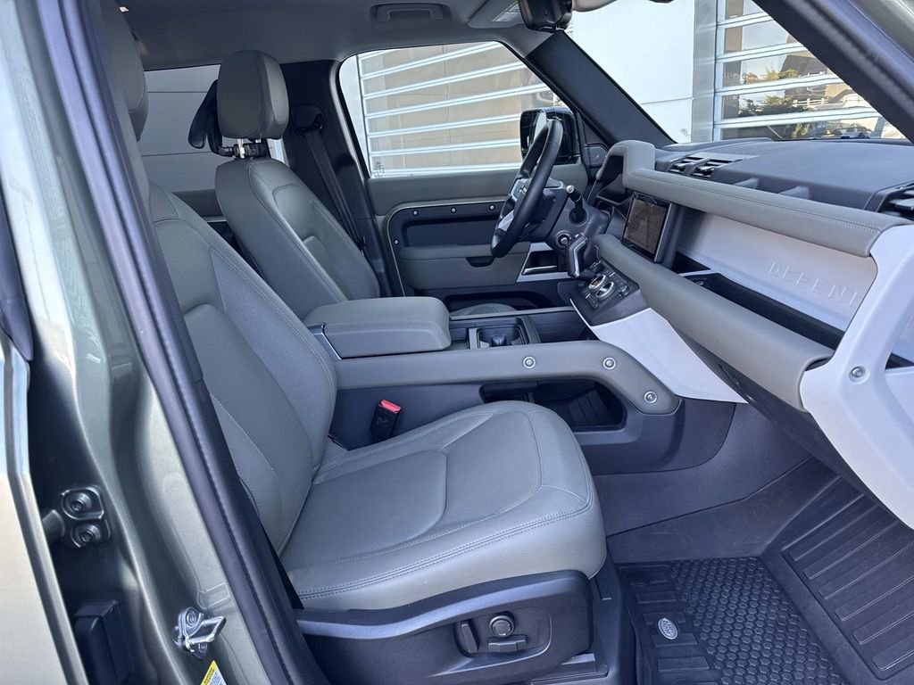2024 Land Rover Defender 110 S