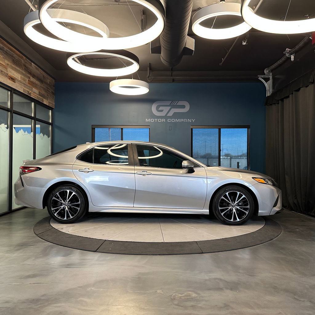 2019 Toyota Camry SE
