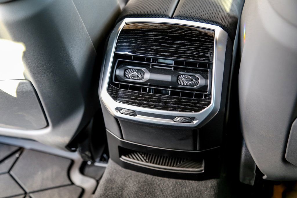 2025 BMW 760i xDrive