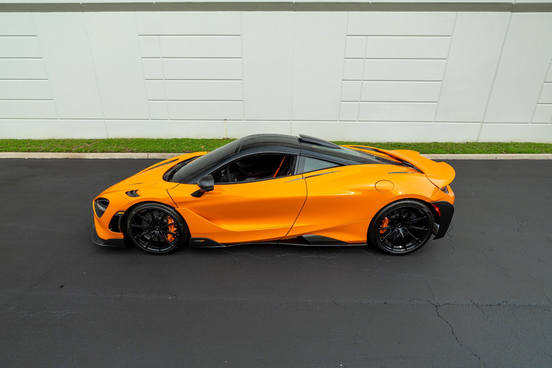 Used 2021 McLaren 765LT photo 31