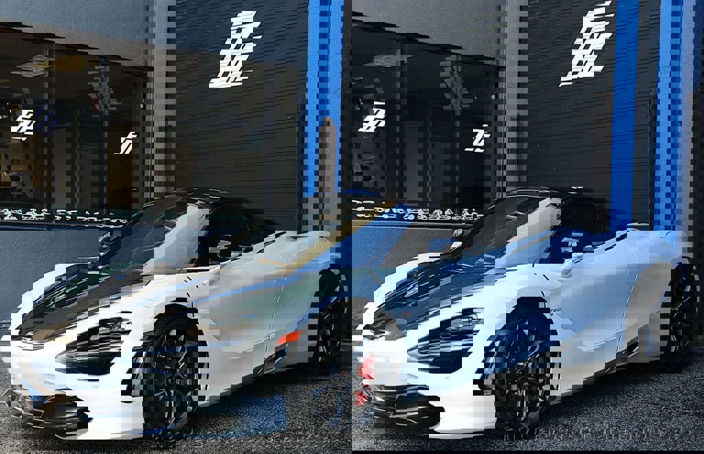 Used 2018 McLaren 720S Luxury photo 4