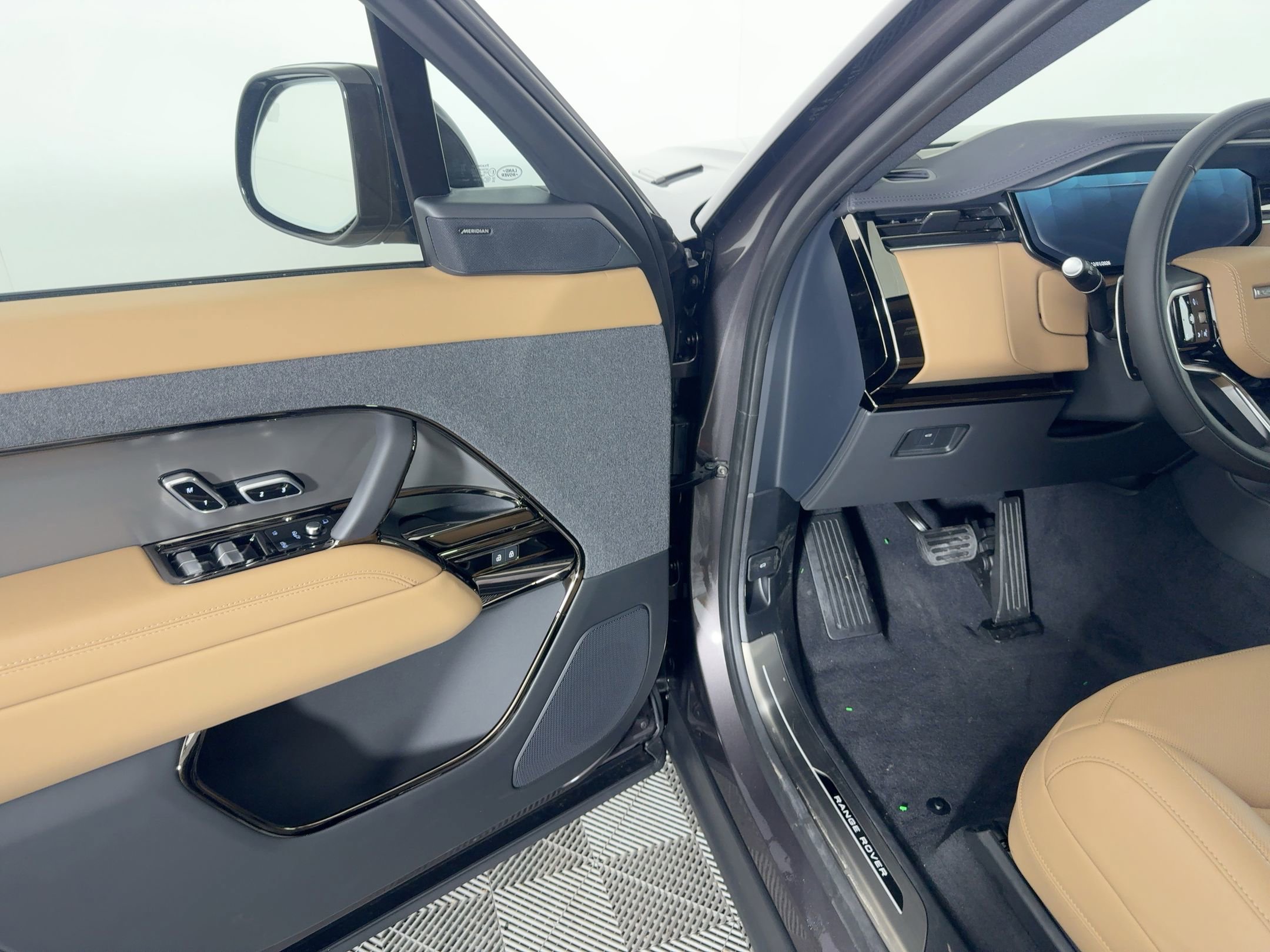 2026 Land Rover Range Rover Sport SE