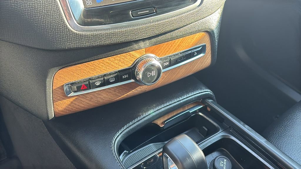 2023 Volvo Xc90 B6 Core