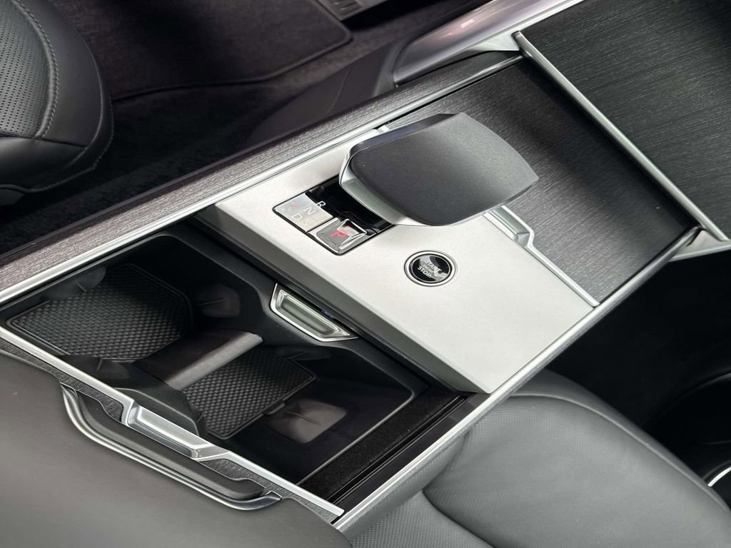 2025 Land Rover Range Rover Long Wheelbase SE