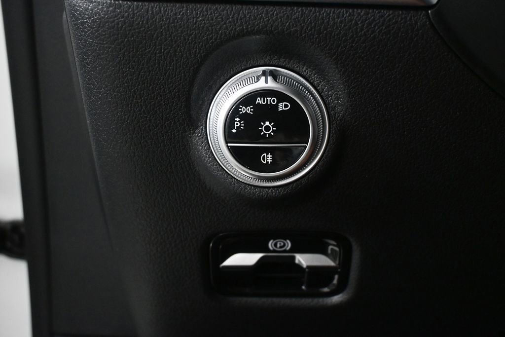 2025 Mercedes-Benz C 300 Sedan