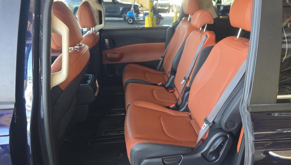 2025 Kia Carnival EX