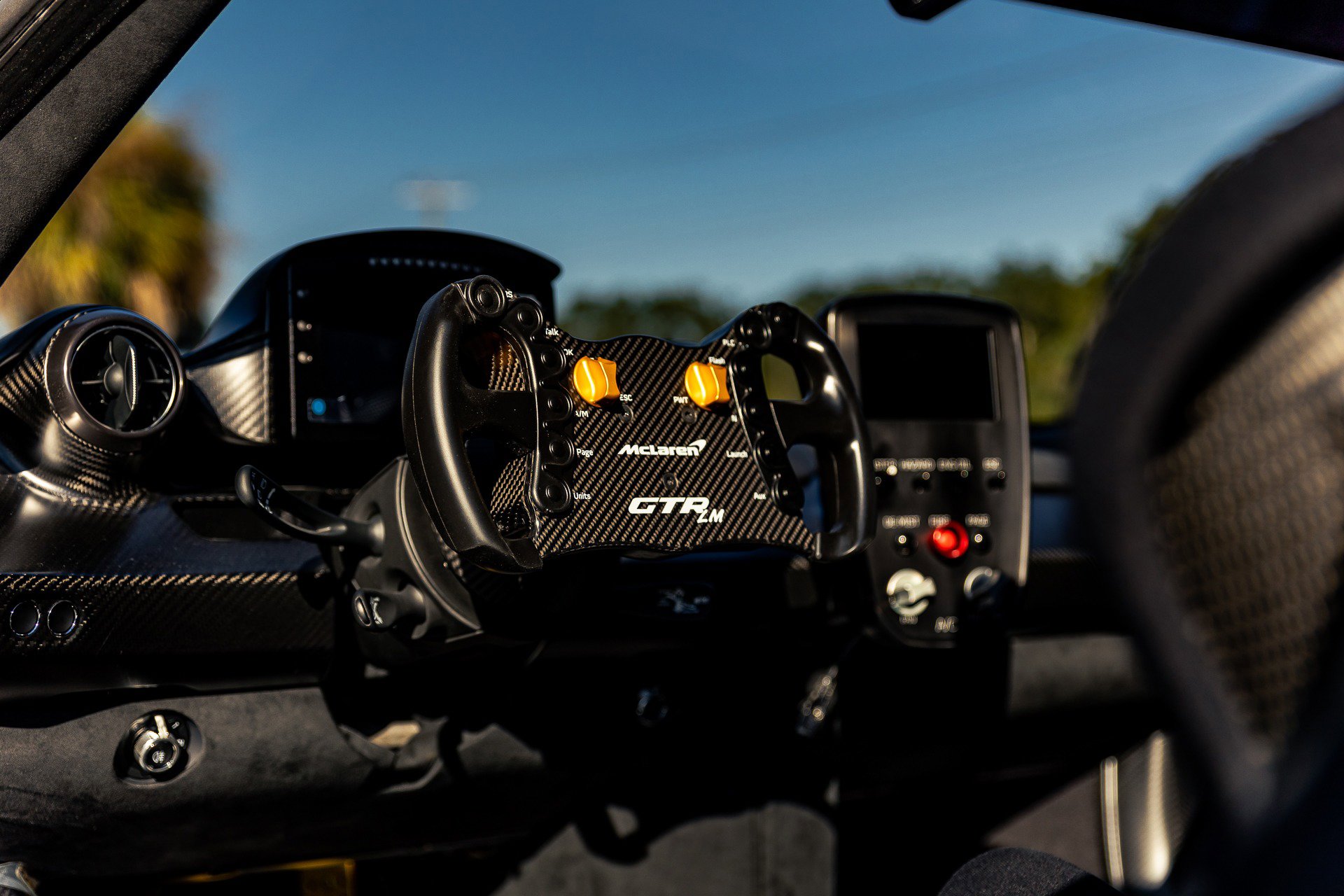 Used 2020 McLaren Senna photo 32