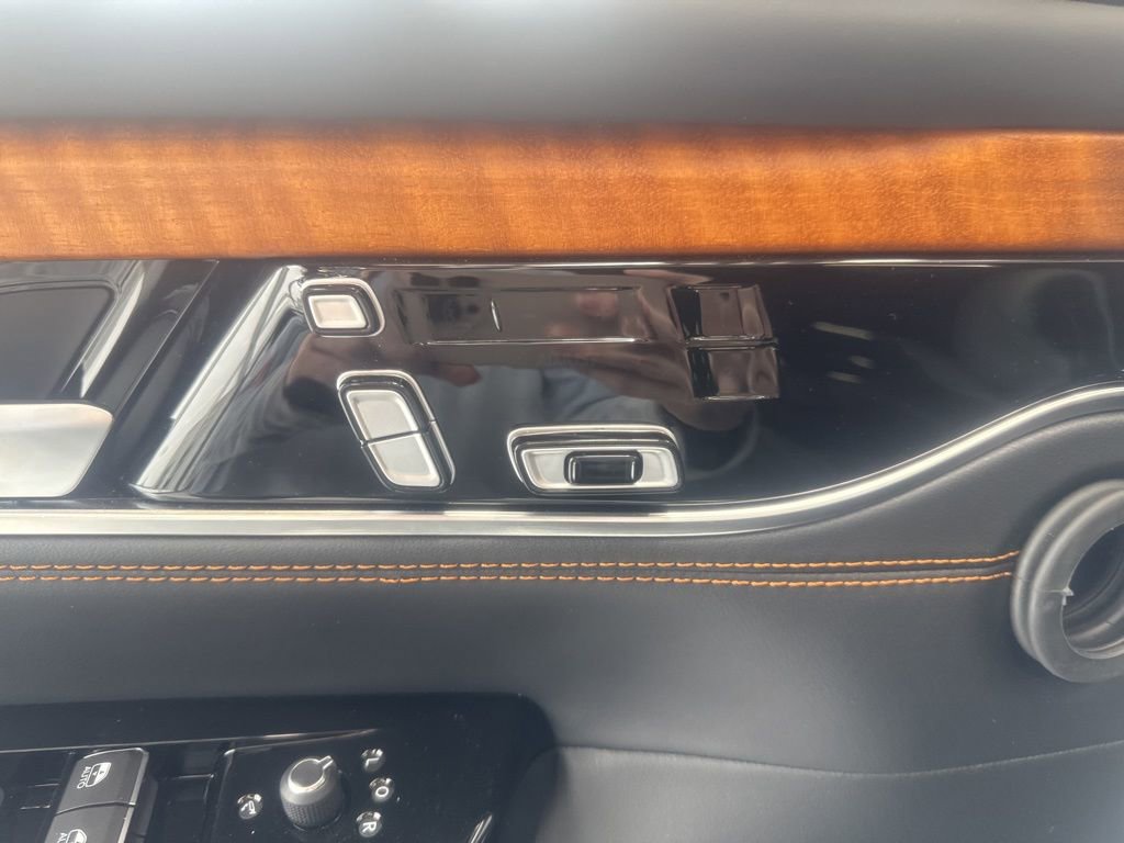 2025 Jeep Grand Wagoneer Series III