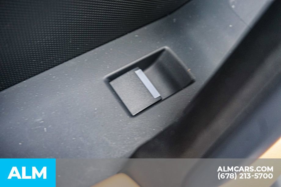 2023 Land Rover Defender 130 SE