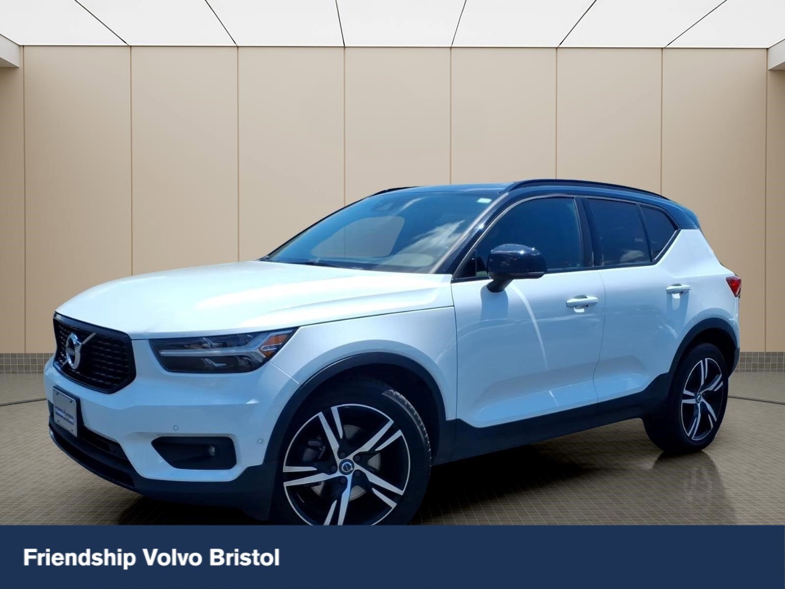 Used 2019 Volvo XC40 T5 R-Design