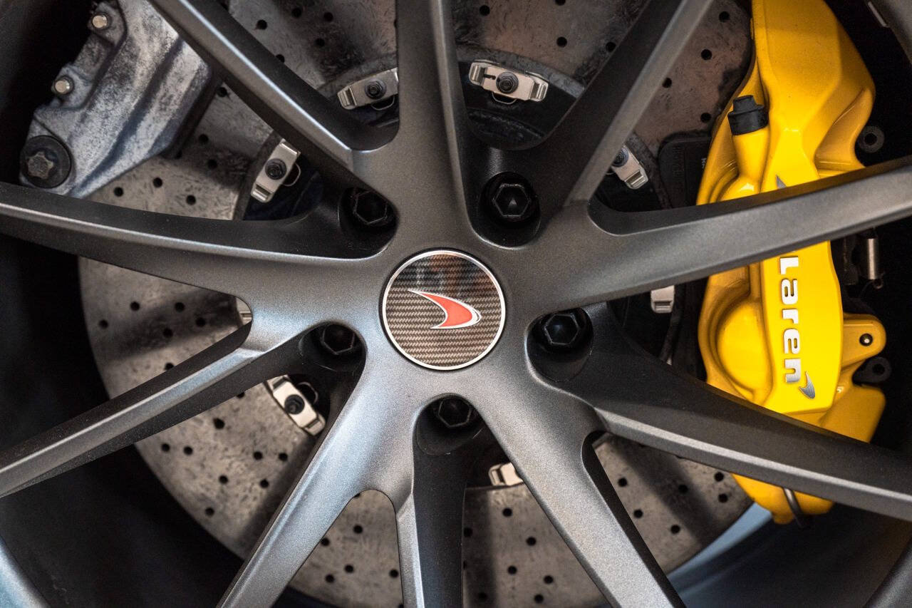 Used 2018 McLaren 720S Performance photo 34