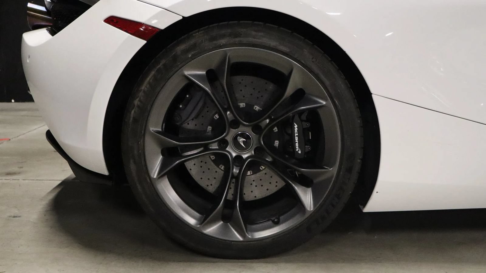 Used 2019 McLaren 720S photo 19