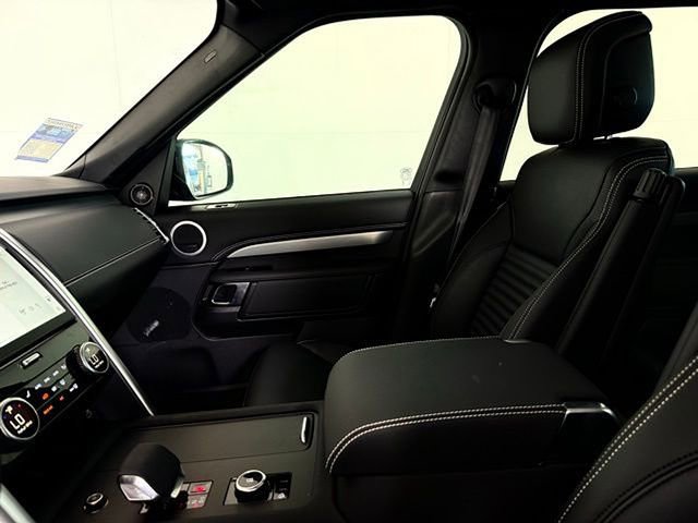 2025 Land Rover Discovery Dynamic SE