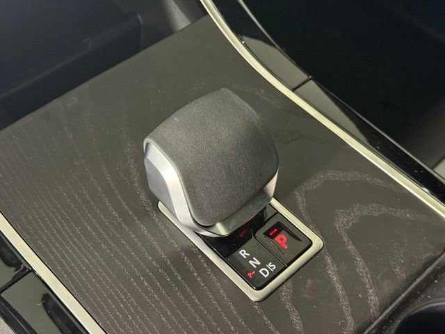 2026 Land Rover Range Rover Velar Dynamic SE