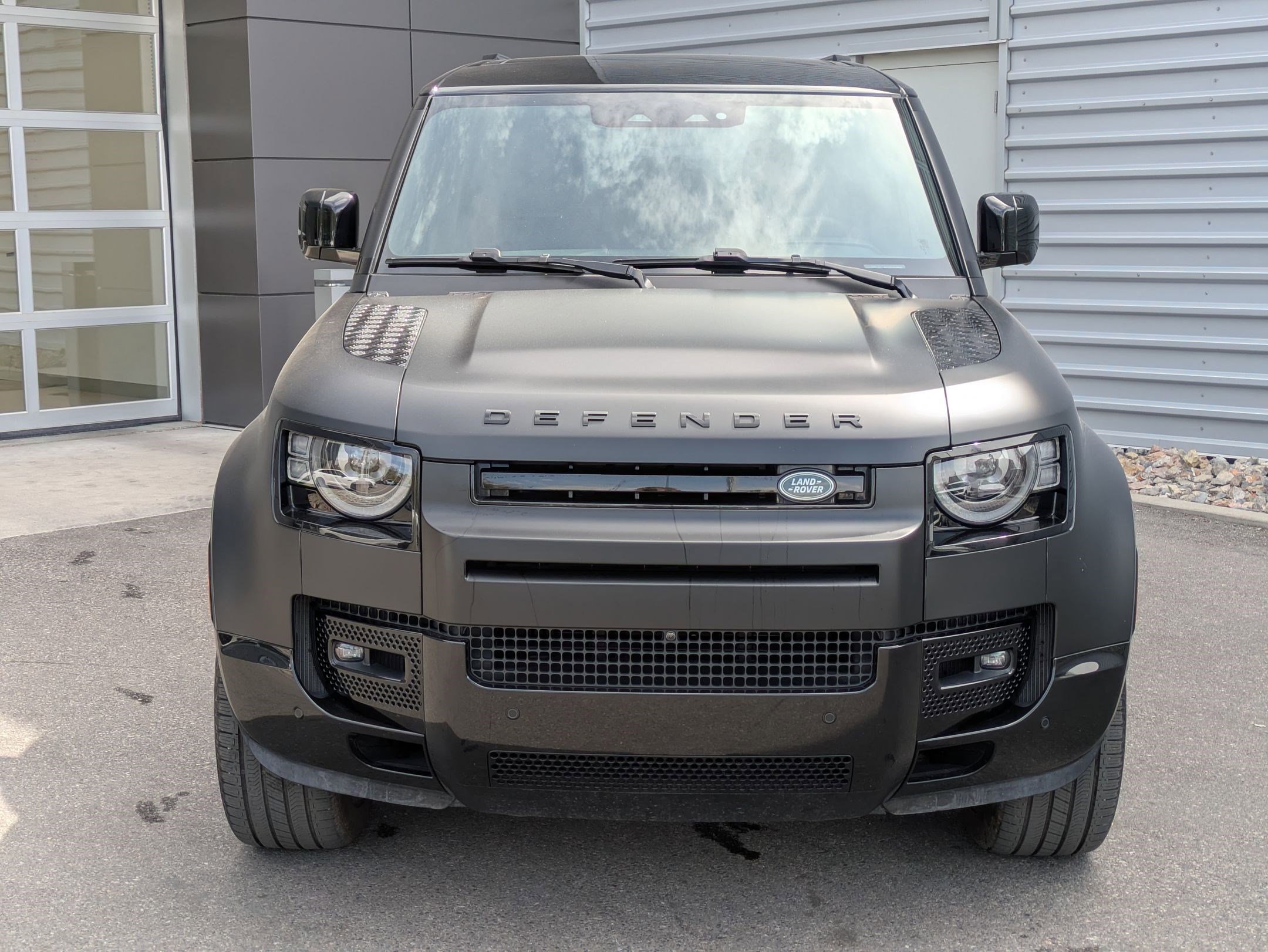 2025 Land Rover Defender 110 X-Dynamic SE