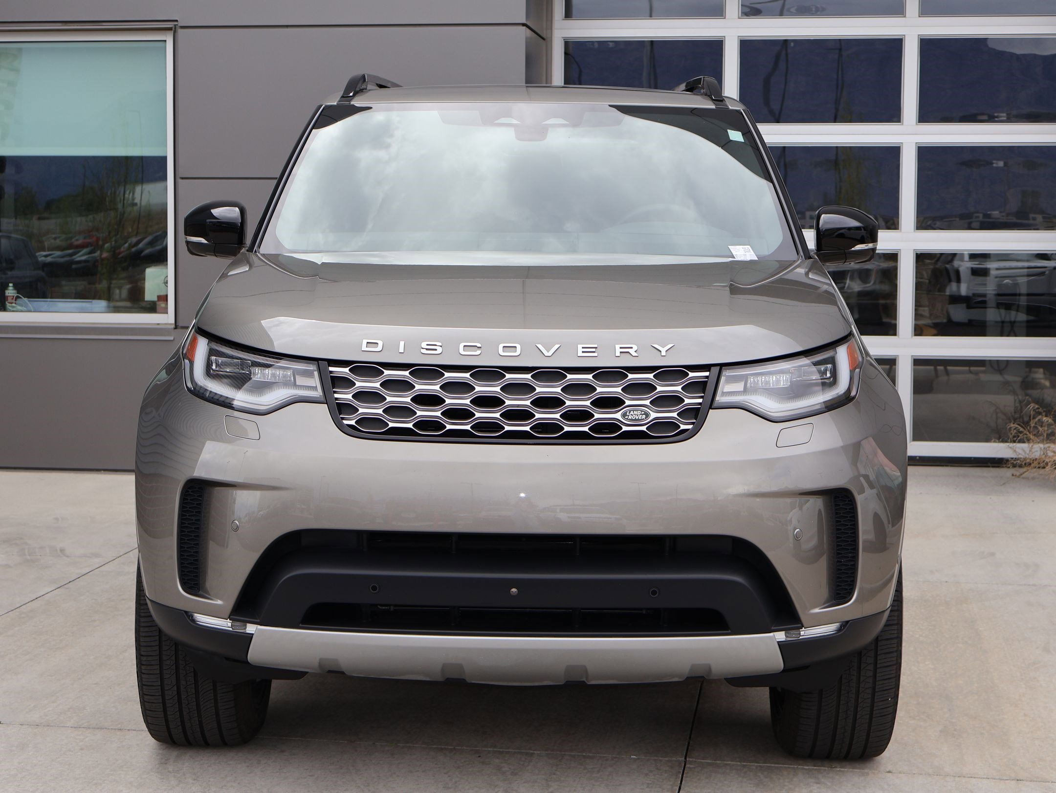 2025 Land Rover Discovery S