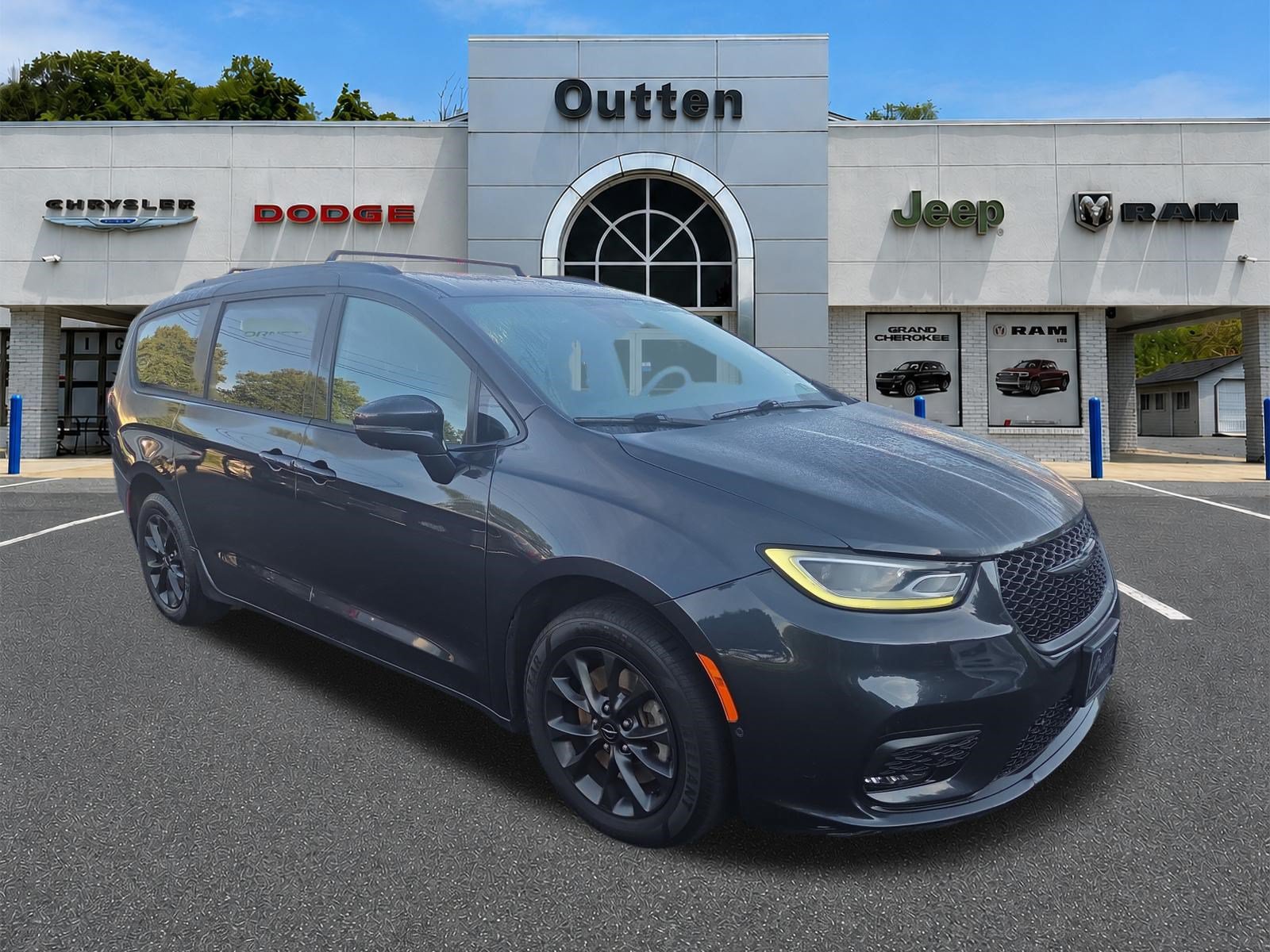 Used 2021 Chrysler Pacifica Touring-L w/ Premium & Safety Sphere Group