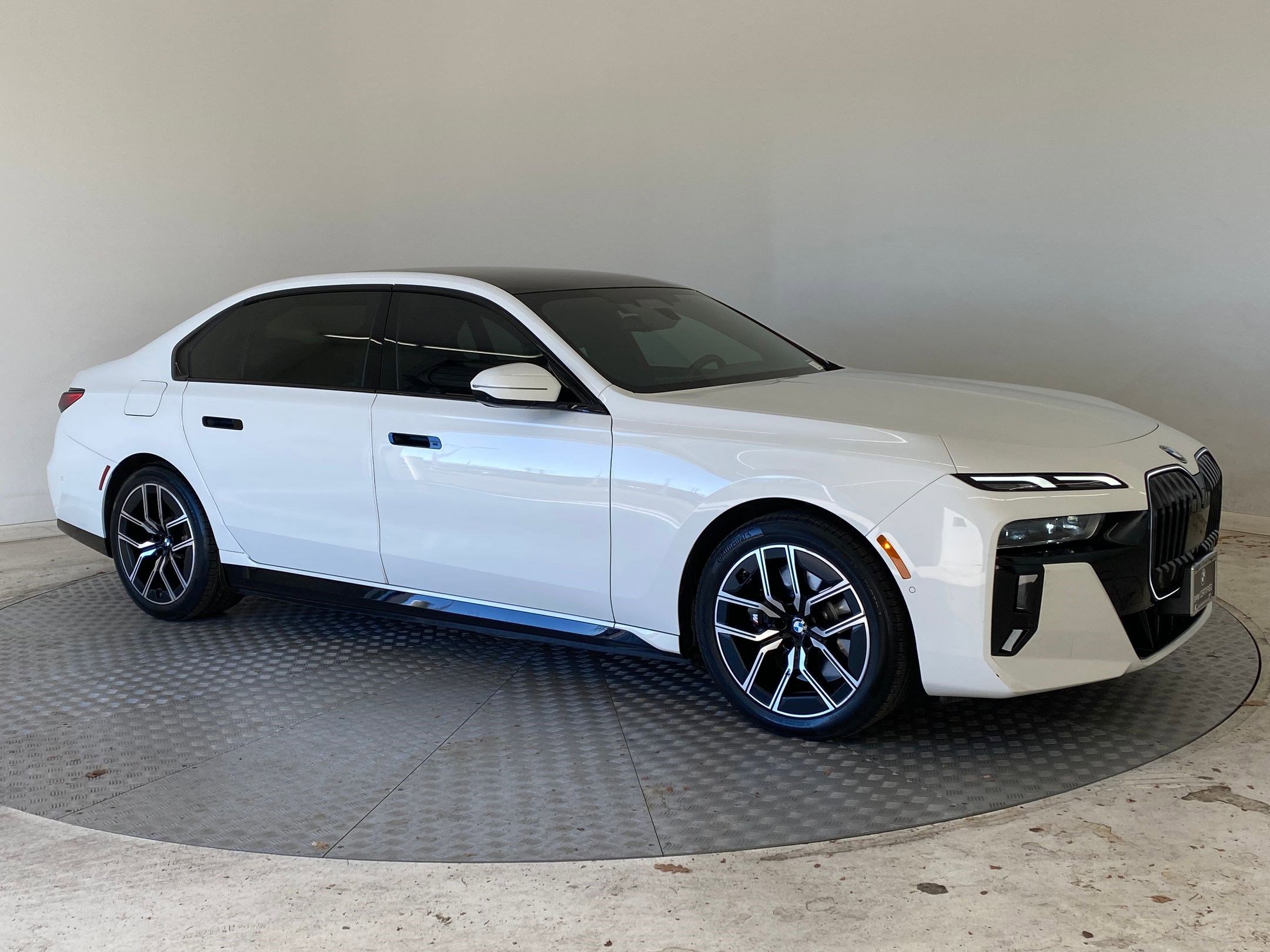 2024 BMW 750e xDrive