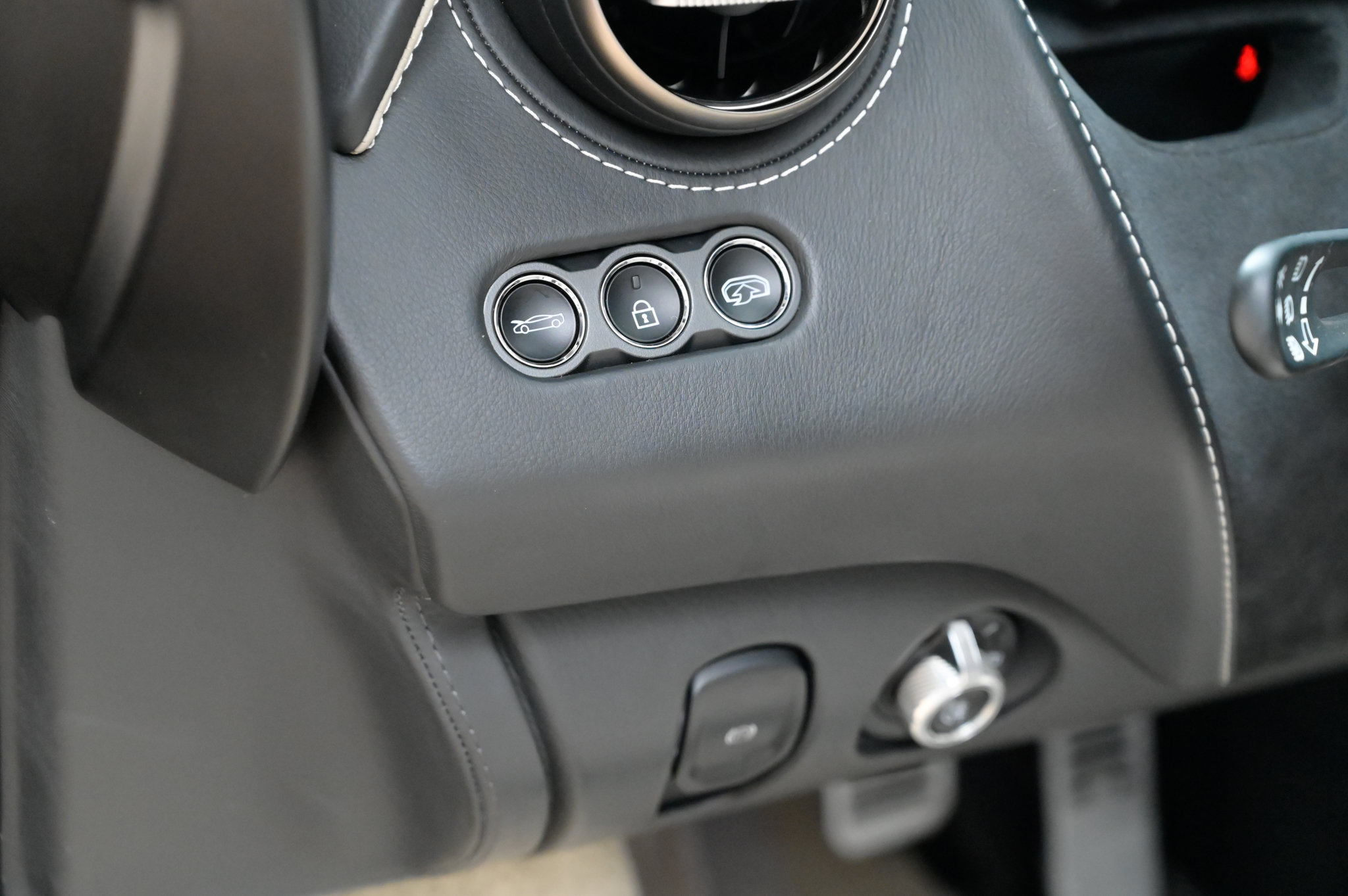 Used 2018 McLaren 720S Luxury photo 21