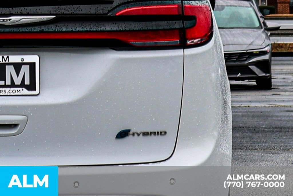 2024 Chrysler Pacifica Select