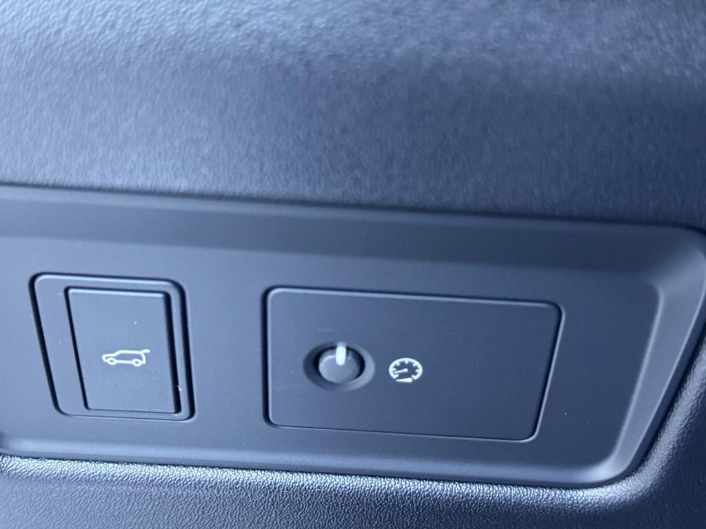 2025 Land Rover Discovery Dynamic SE