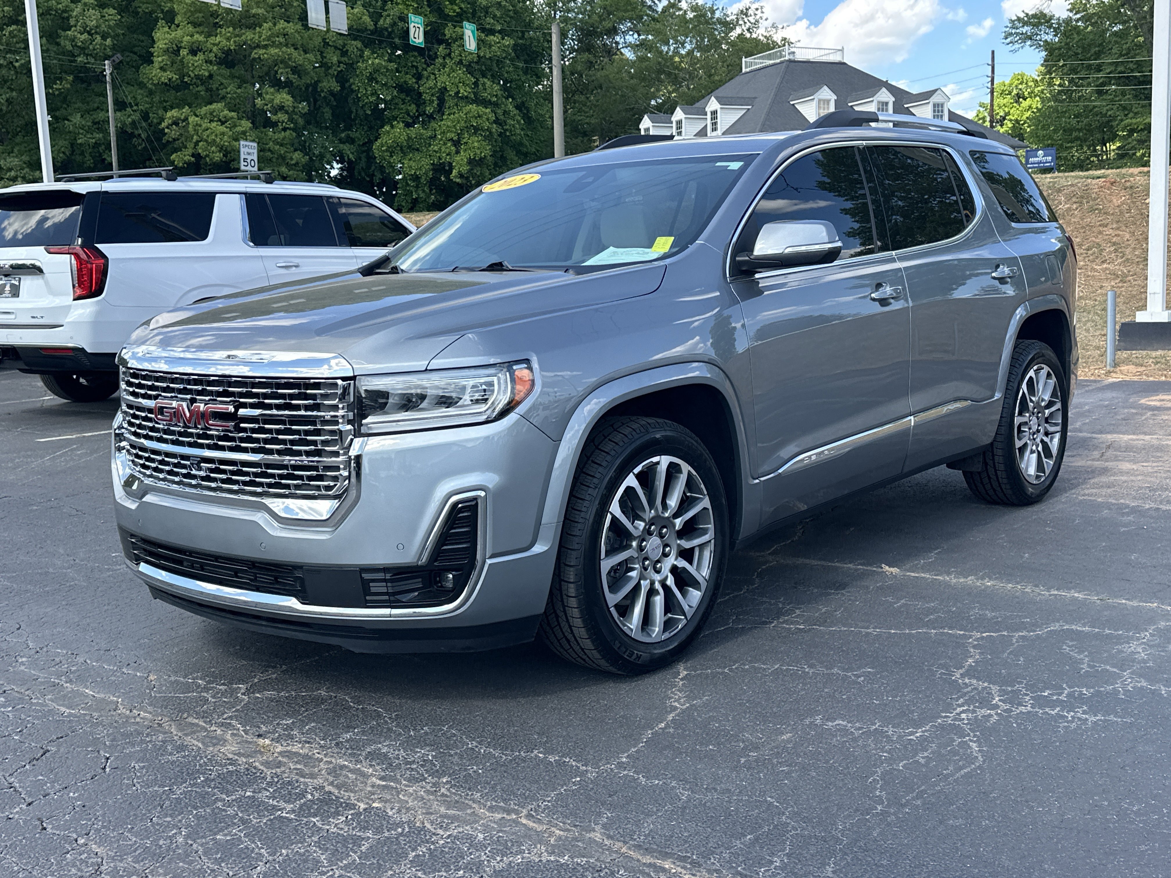 2023 GMC Acadia Denali