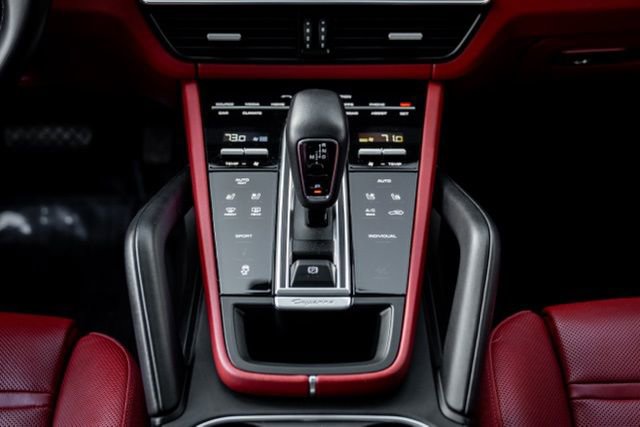 2023 Porsche Cayenne Platinum Edition