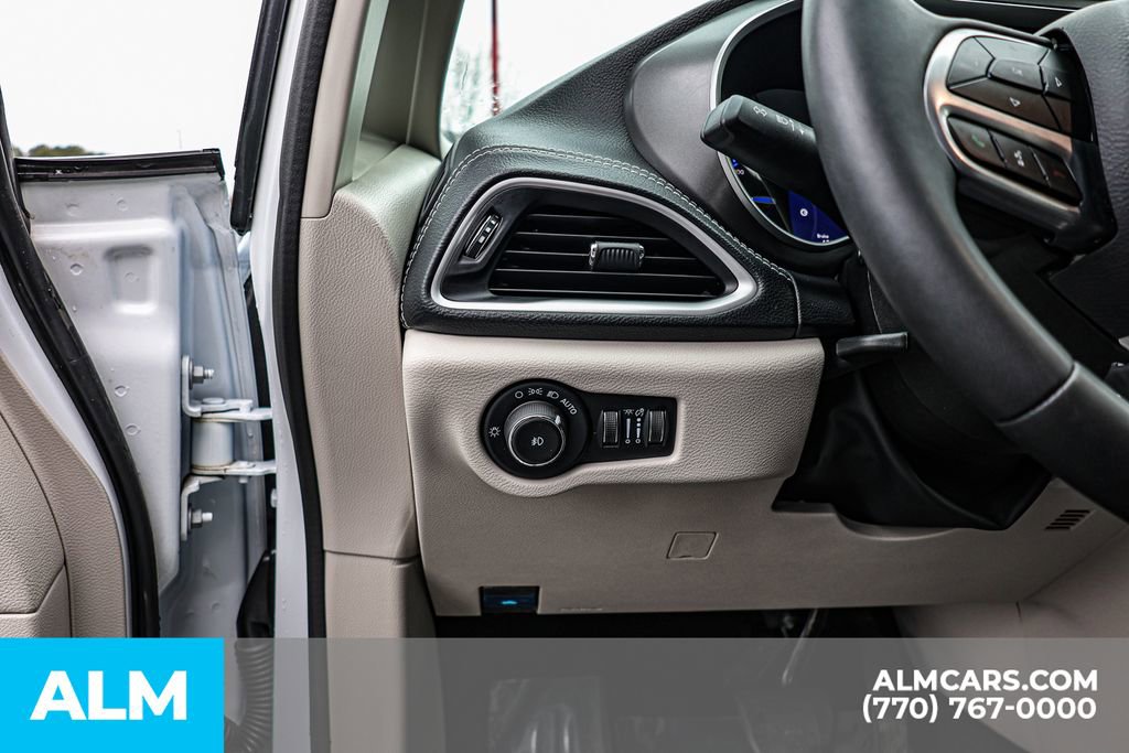 2024 Chrysler Pacifica Select