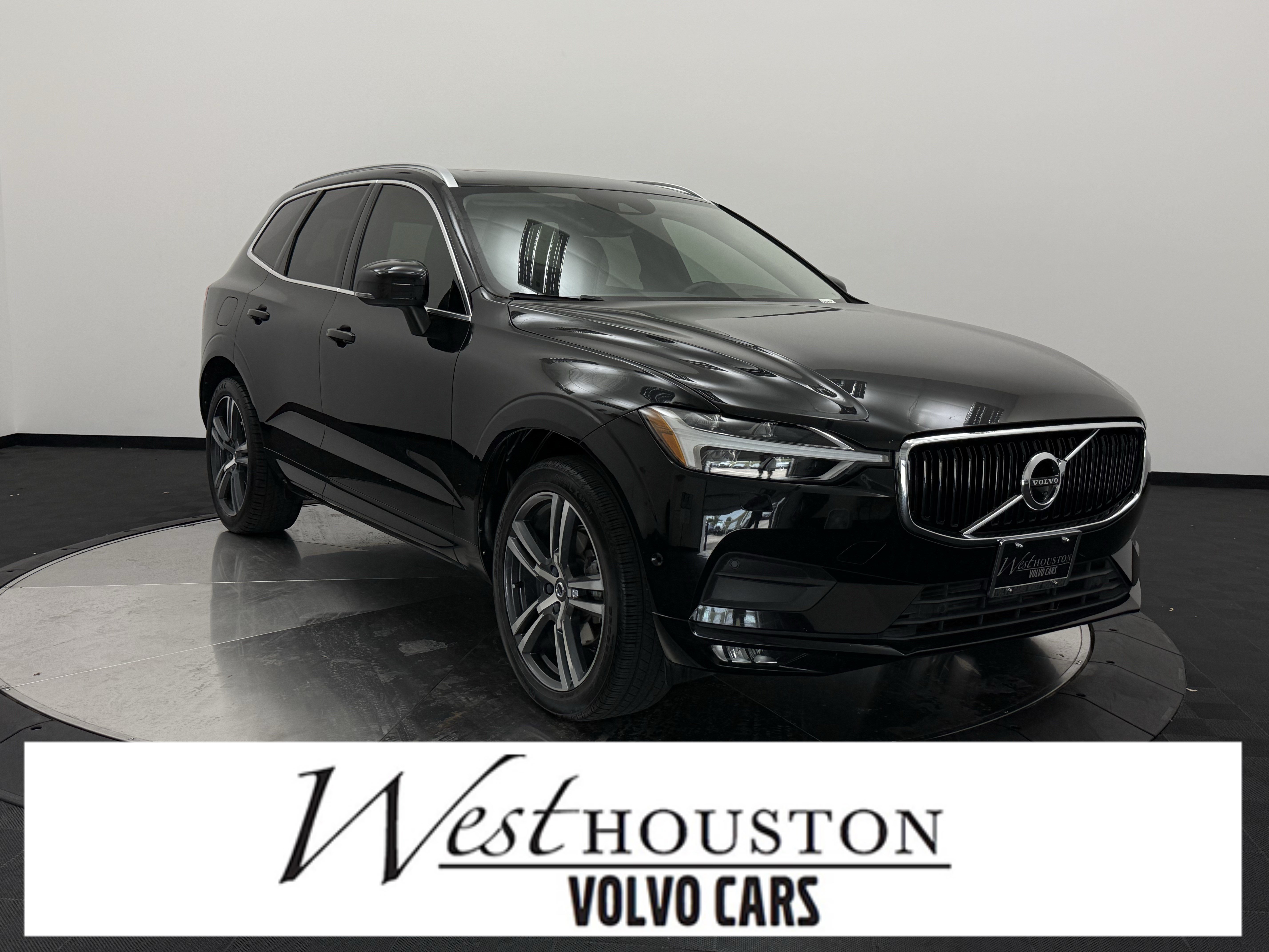 Used 2019 Volvo XC60 T5 Momentum w/ Multimedia Package