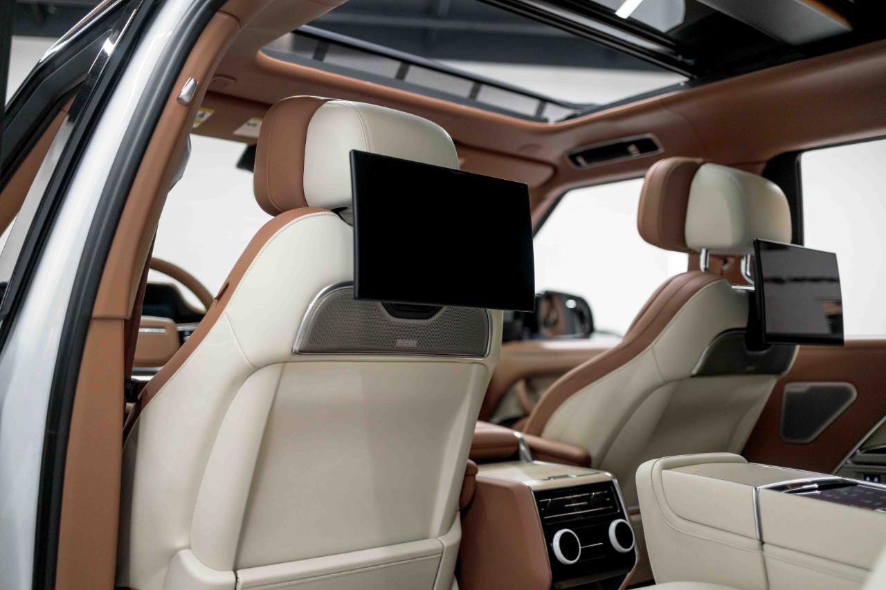 2024 Land Rover Range Rover SV