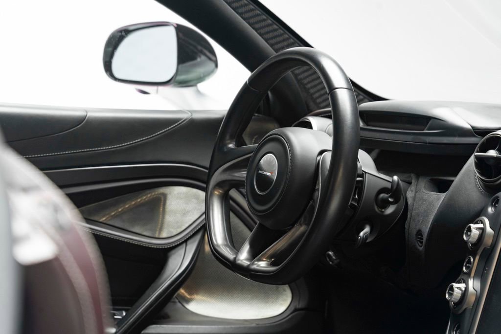 Used 2018 McLaren 720S Performance photo 34